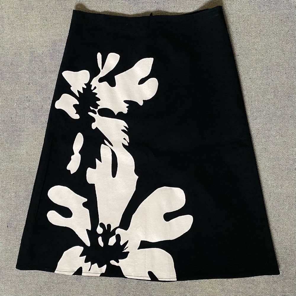 From the UK Lilly Whittingham Black & White Floral Stretch Skirt UK 14 US 6 S